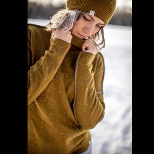 Nui Organics Reversible 100% Merino Sweater - women's Medium